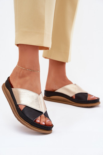 Pantoufles en cuir Féminin avec une plateforme Il fautciejka L4986-25 or-couleur noire 2
