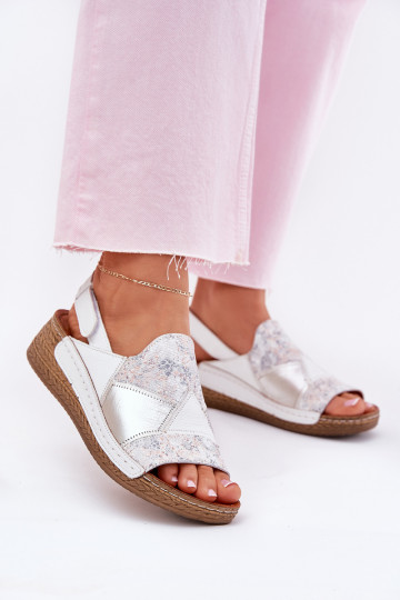 Sandales pour femmes Féminin Sur un coin Avec tresse Il fautciejka L7067-11 couleur blanche