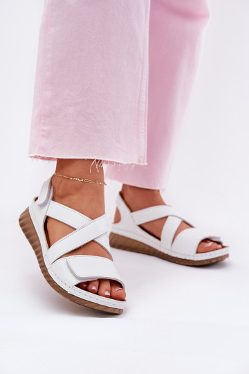 Sandales pour femmes Féminin avec attaches adhésives Il fautciejka L6848-11 couleur blanche