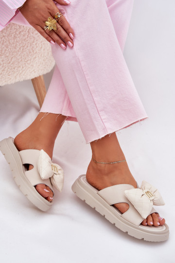 Pantoufles en cuir Féminin avec une plateforme avec des rubans CheBello 4647 beige