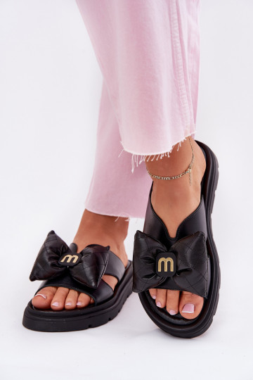 Pantoufles en cuir Féminin avec une plateforme avec des rubans CheBello 4647 couleur noire 2