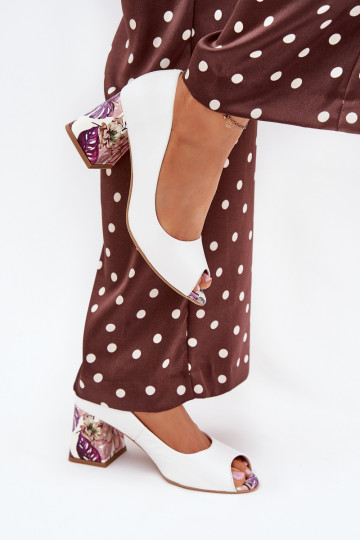 Peau Chaussures avec des talons décorés LeÀski Shoes 2608/K couleur blanche