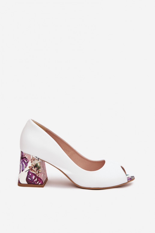 Peau Chaussures avec des talons décorés LeÀski Shoes 2608/K couleur blanche Peau Chaussures avec des talons décorés LeÀski Shoes 2608/K couleur blanche