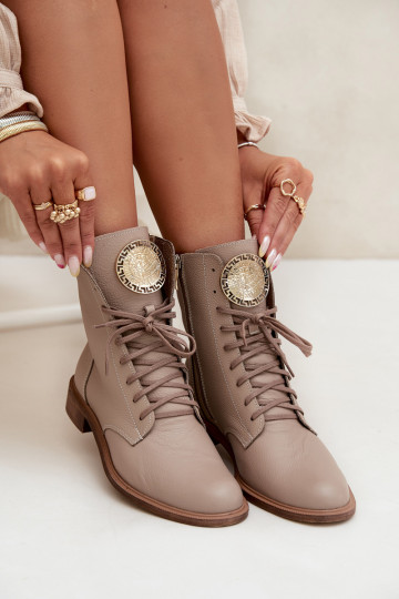 Bottines en cuir pour femmes avec larges talons et détails dorés Zazoo 3084 couleur sable