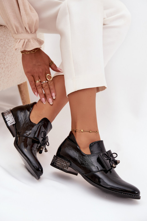 avec effet vernis chaussures Féminin Sur un talon bas avec des rubans Zazoo 1399 couleur noire