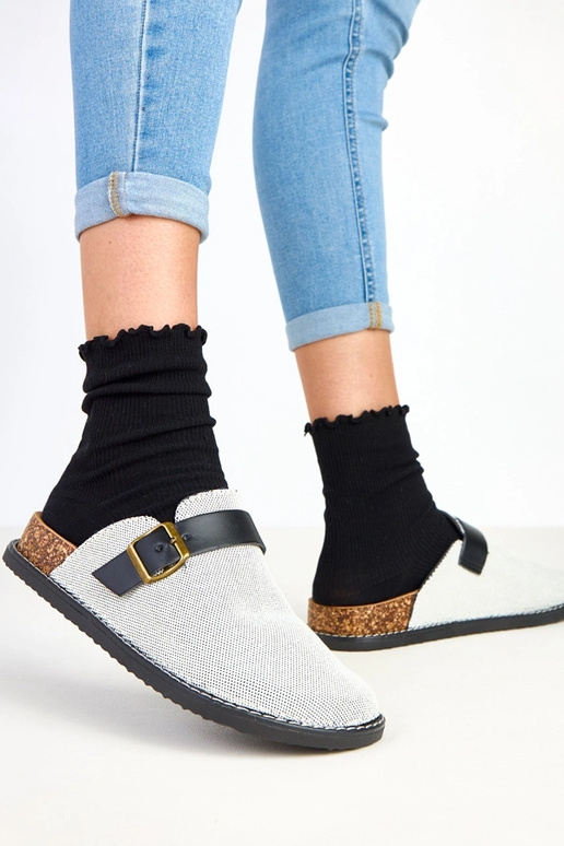 Chaussons noirs sur plateforme en... Chaussons noirs sur plateforme en...