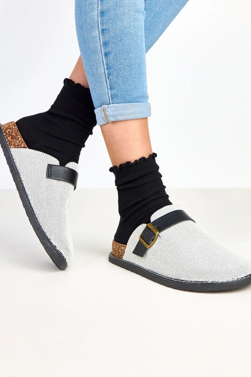 Chaussons noirs sur plateforme en... Chaussons noirs sur plateforme en...