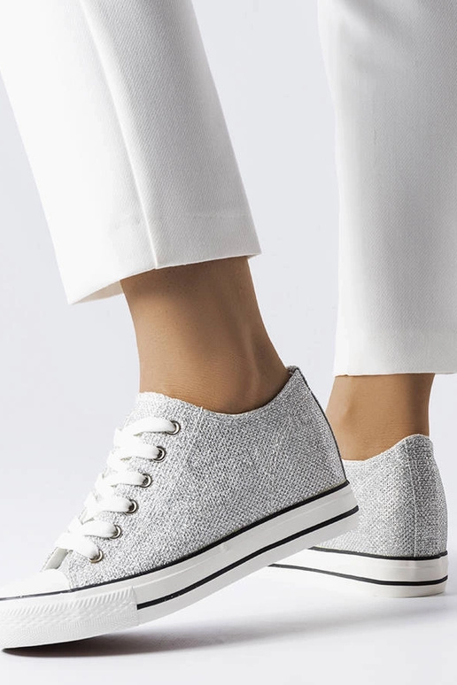 Baskets argentées brillantes avec... Baskets argentées brillantes avec...