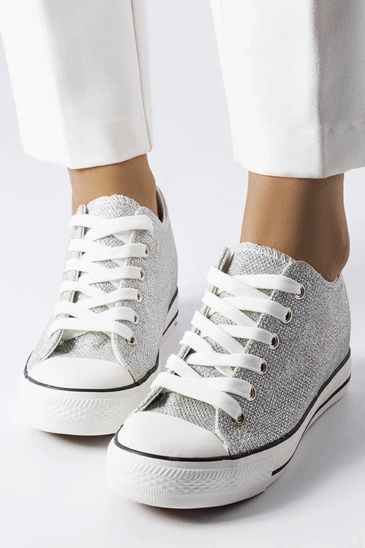 Baskets argentées brillantes avec... Baskets argentées brillantes avec...