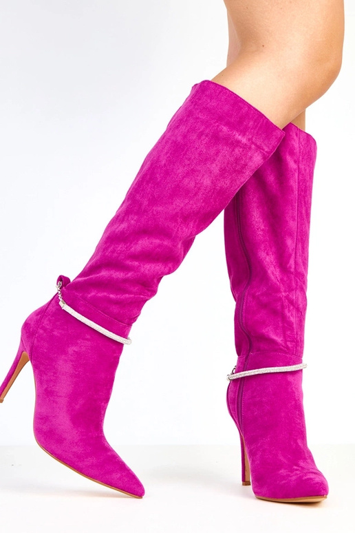 Bottes violettes en daim avec chaîne... Bottes violettes en daim avec chaîne...