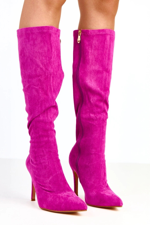 Bottines violettes à talons jusqu'au... Bottines violettes à talons jusqu'au...