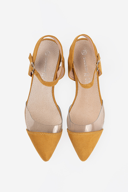 Couleurs moutarde des sandales z zakrytymi palcami