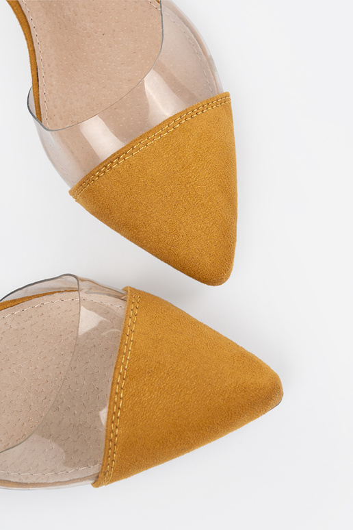 Couleurs moutarde des sandales z zakrytymi palcami