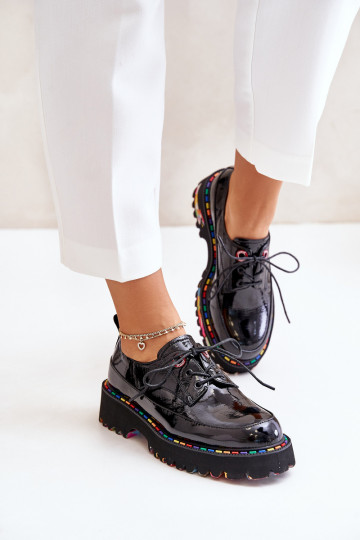 avec effet vernis chaussures Féminin avec des lacets Artiker 55C0497 couleur noire