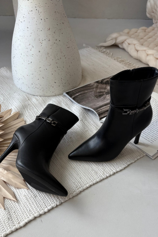 Bottines pour femmes noires doublées de chaleur avec talons fins, sangles et éléments argentés « Bellisse » Bottines pour femmes noires doublées de chaleur avec talons fins, sangles et éléments argentés « Bellisse »