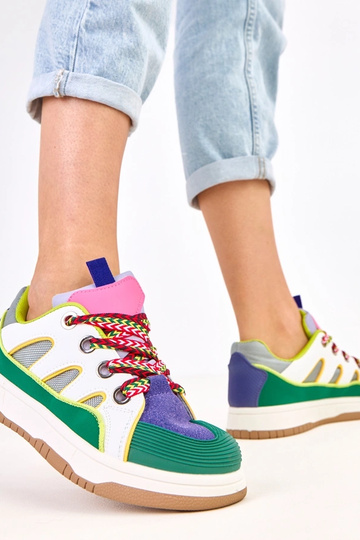 Baskets vertes avec lacets... 2