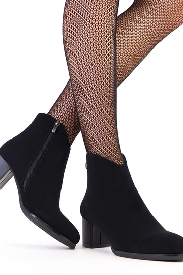 Bottines noires avec un subtil ornement en simili cuir Angelo