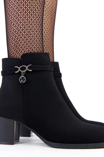 Bottines noires avec une... 2
