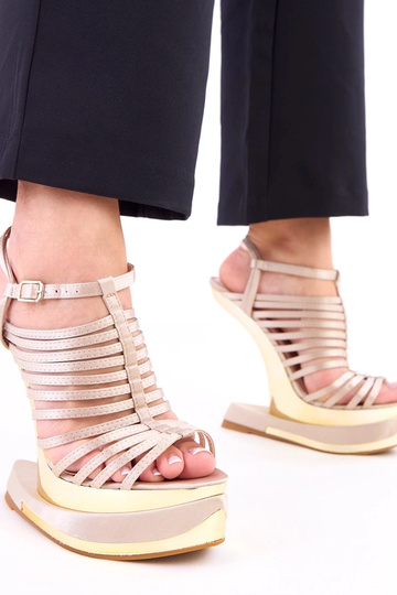 Sandales marron sur talon futuriste Elizer