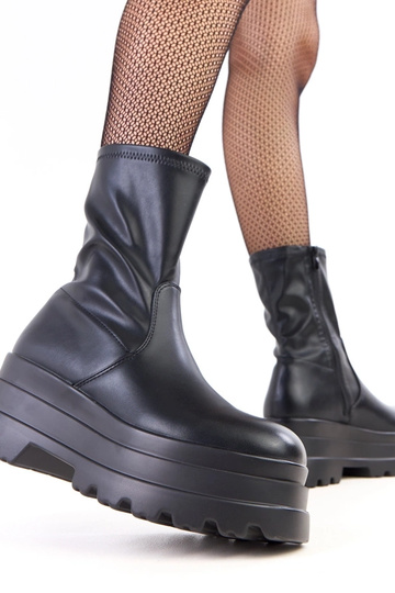 Bottines noires sur...