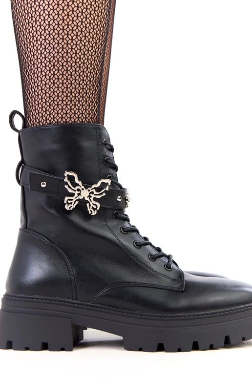 Bottes de randonnée noires avec un...