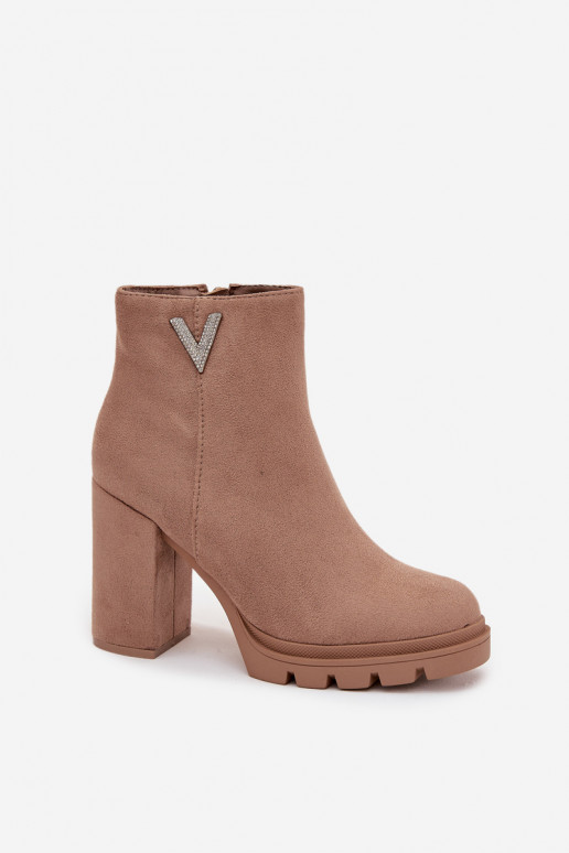 Bottes pour femmes réchauffer avec des talons Avec des décorations Detalem beige Briella Bottes pour femmes réchauffer avec des talons Avec des décorations Detalem beige Briella