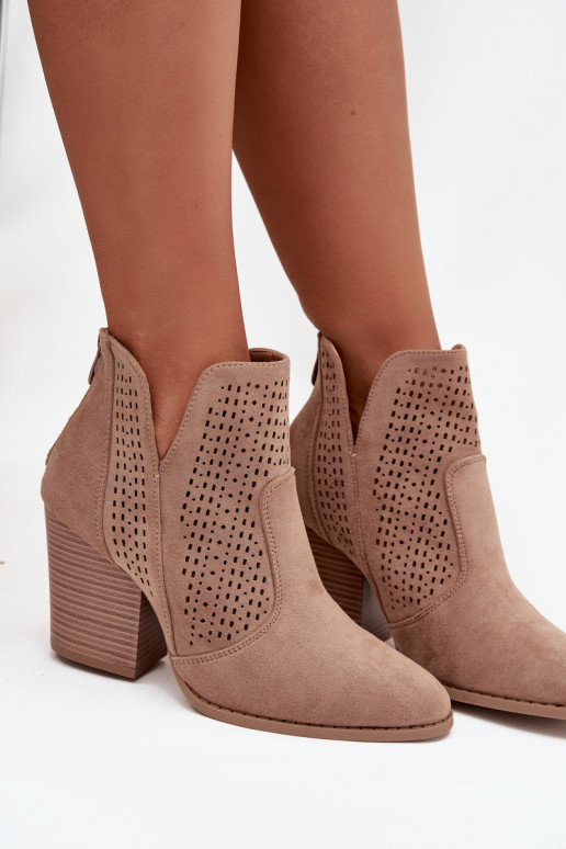 avec des éléments ajourés Bottes pour femmes S.Barski HY51-060 beige