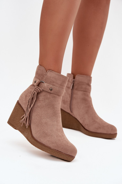 réchauffer Bottes pour femmes Sur un coin avec des franges beige Olivarae