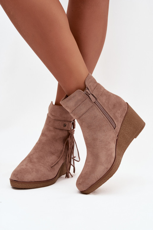 réchauffer Bottes pour femmes Sur un coin avec des franges beige Olivarae