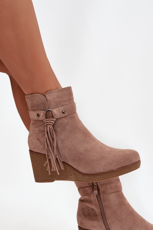 réchauffer Bottes pour femmes Sur un coin avec des franges beige Olivarae