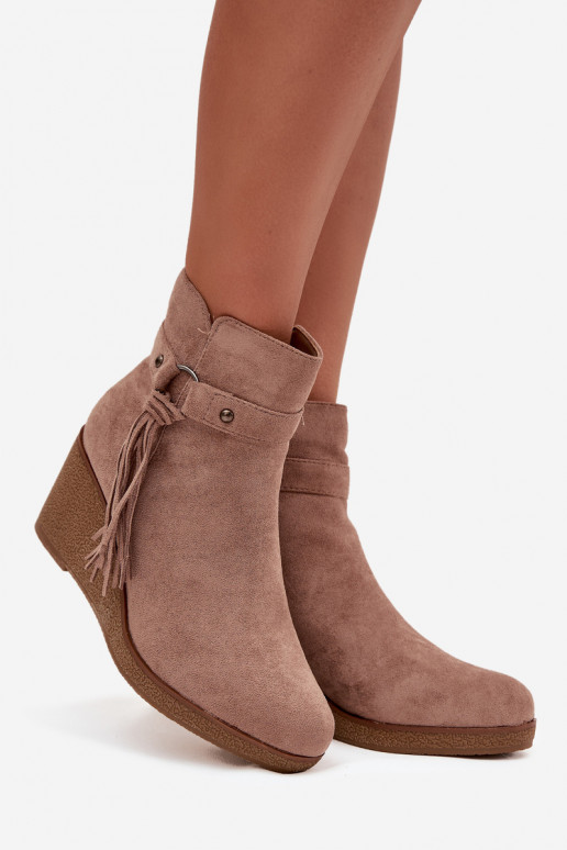 réchauffer Bottes pour femmes Sur un coin avec des franges beige Olivarae