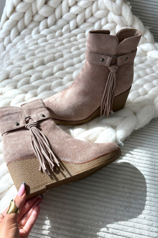 réchauffer Bottes pour femmes Sur un coin avec des franges beige Olivarae