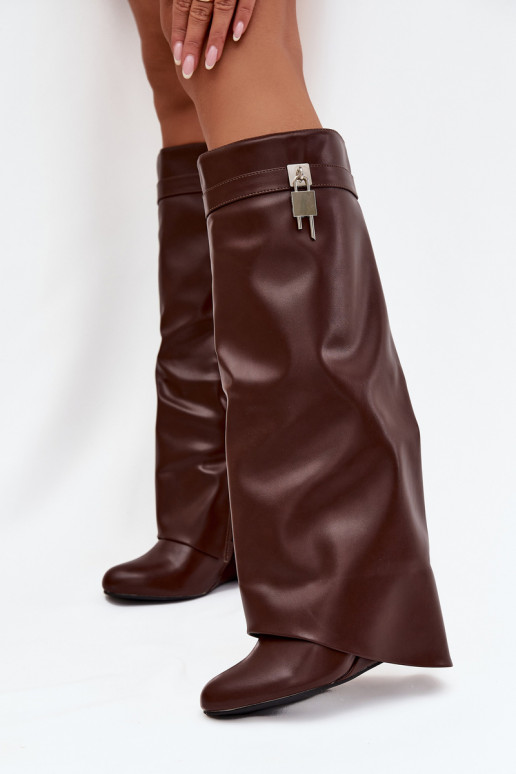 Bottes longues pour femmes sur plateforme avec sangles et détails argentés en simili cuir marron Korivelle Bottes longues pour femmes sur plateforme avec sangles et détails argentés en simili cuir marron Korivelle