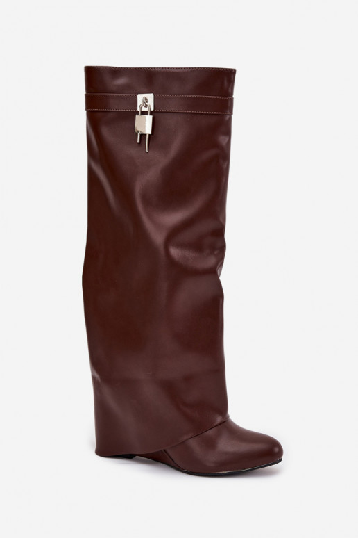 Bottes longues pour femmes sur plateforme avec sangles et détails argentés en simili cuir marron Korivelle Bottes longues pour femmes sur plateforme avec sangles et détails argentés en simili cuir marron Korivelle