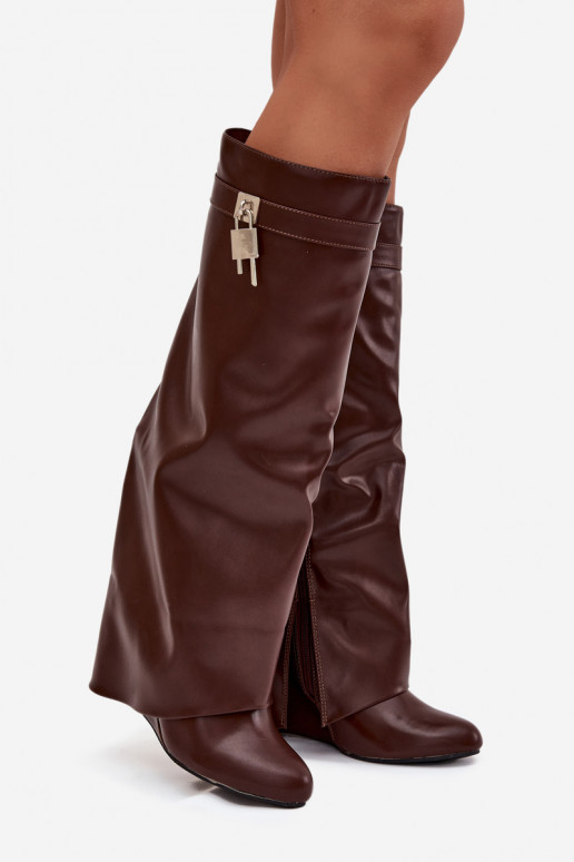 Bottes longues pour femmes sur plateforme avec sangles et détails argentés en simili cuir marron Korivelle Bottes longues pour femmes sur plateforme avec sangles et détails argentés en simili cuir marron Korivelle