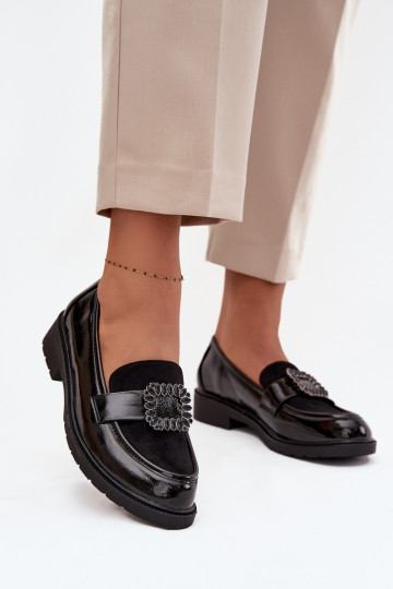Mocassins laqués Féminin décorer avec boucles S.Barski HY52-546 couleur noire 2