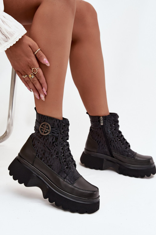 Peau Bottes pour femmes avec une plateforme avec des écrits I Ozdobnym Detalem Artiker 57C2273 couleur noire