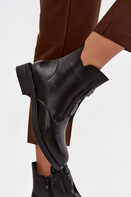 Bottes pour femmes réchauffer Sur un talon bas avec de beaux détails couleur noire Tavressa