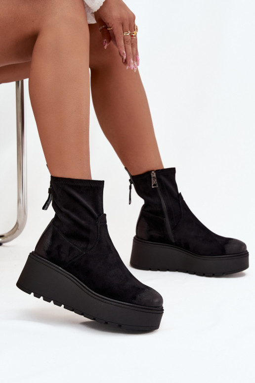 Bottes pour femmes avec une plateforme réchauffer Vinceza 58596 couleur noire