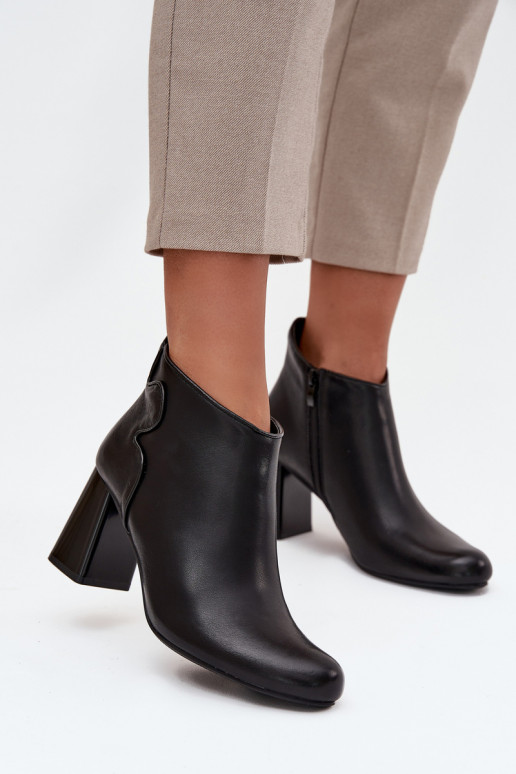 Peau Bottes réchauffer avec des talons couleur noire Ivessara