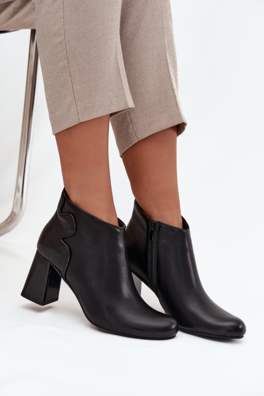 Peau Bottes réchauffer avec des talons couleur noire Ivessara