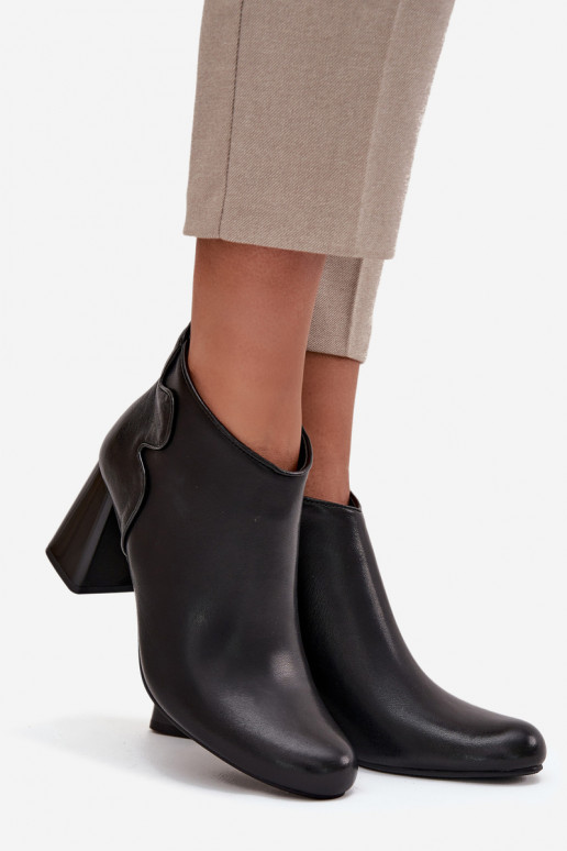 Peau Bottes réchauffer avec des talons couleur noire Ivessara