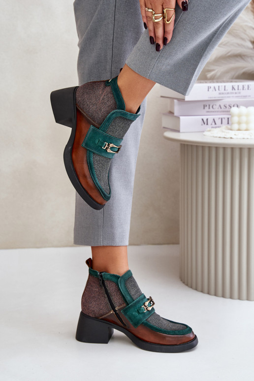 Peau Bottes pour femmes Sur des talons massifs avec des ornements Il fautciejka A6747-29 brun-couleur verte Peau Bottes pour femmes Sur des talons massifs avec des ornements Il fautciejka A6747-29 brun-couleur verte