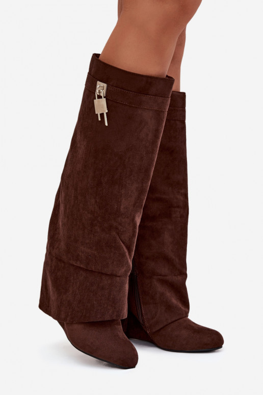 Bottes longues pour femmes sur plateforme avec sangles et détails argentés couleur chocolat Korivelle