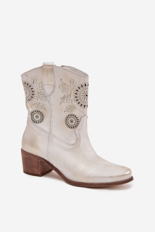 en daim Peau Bottes pour femmes avec des éléments ajourés avec des talons Zazoo 3844 couleur dorée Przecierany