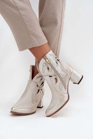 Peau avec des éléments ajourés Bottes pour femmes Zazoo 3647 couleur dorée Przecierany 2