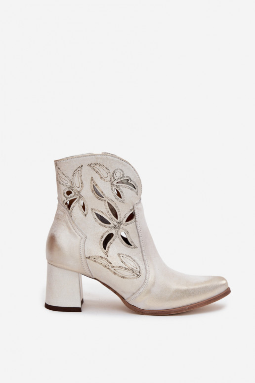 Peau avec des éléments ajourés Bottes pour femmes Zazoo 3647 couleur dorée Przecierany