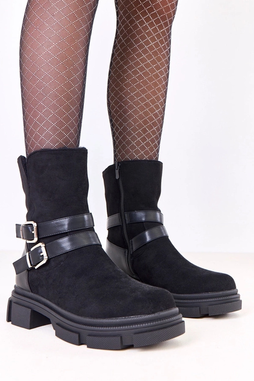 Czarne botki ocieplane zdobione...