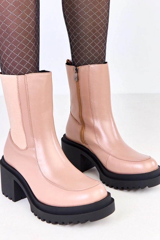 Beżowe botki na słupku z elastyczną...