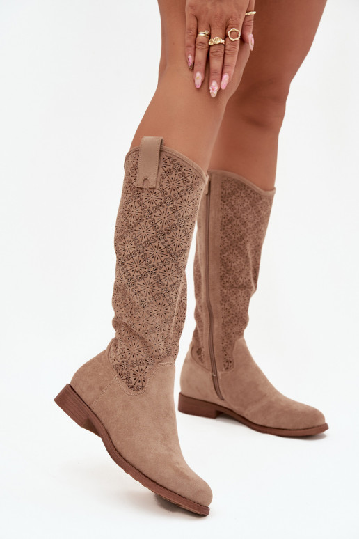 bottes pour femmes avec des éléments ajourés avec des talons larges S.Barski HY52-534 beige bottes pour femmes avec des éléments ajourés avec des talons larges S.Barski HY52-534 beige